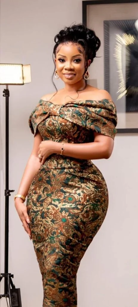 See These 100 Pictures of Serwaa Amihere's Fashion Style Inspirations
